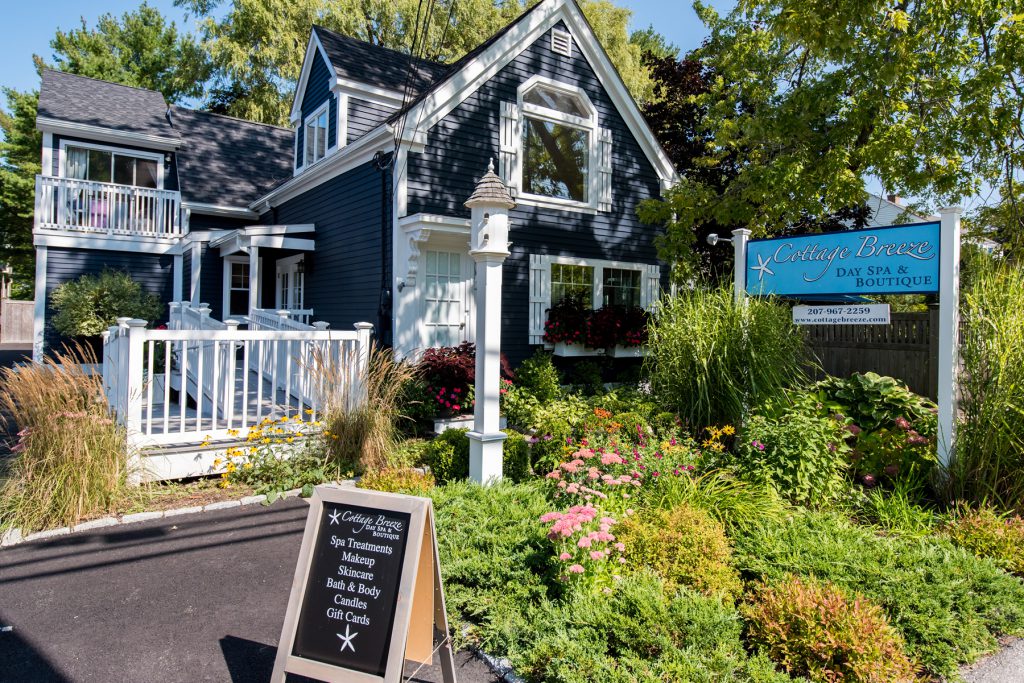 Cottage Breeze building in Kennebunk, ME