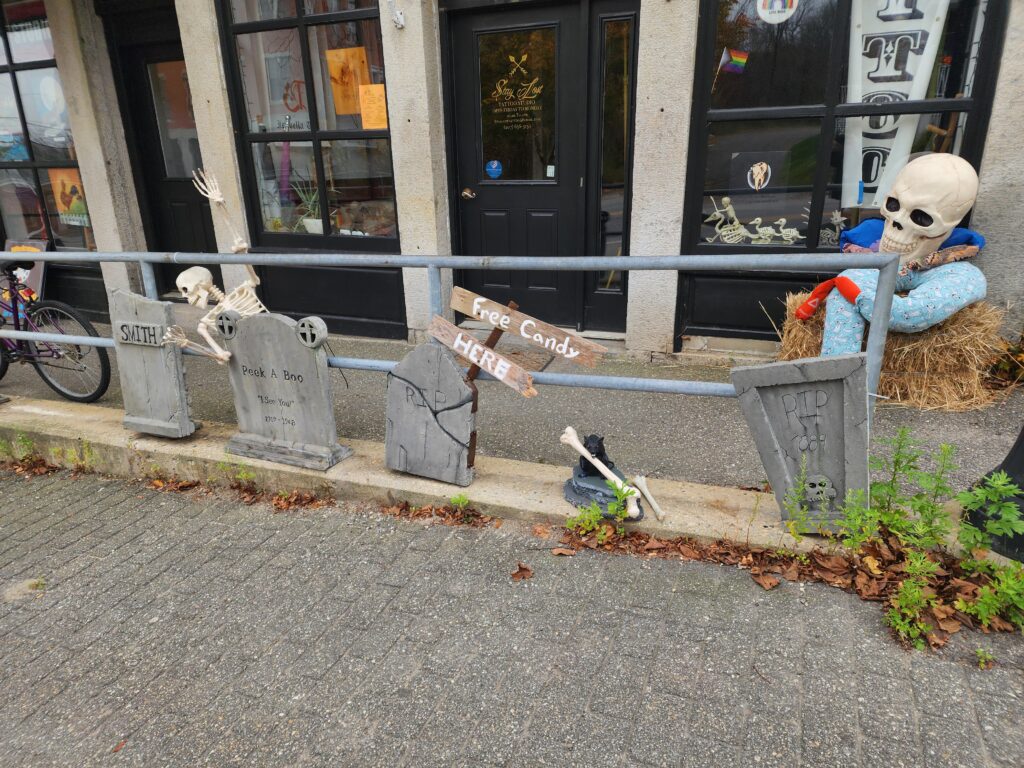Richmond Maine Halloween Decorations